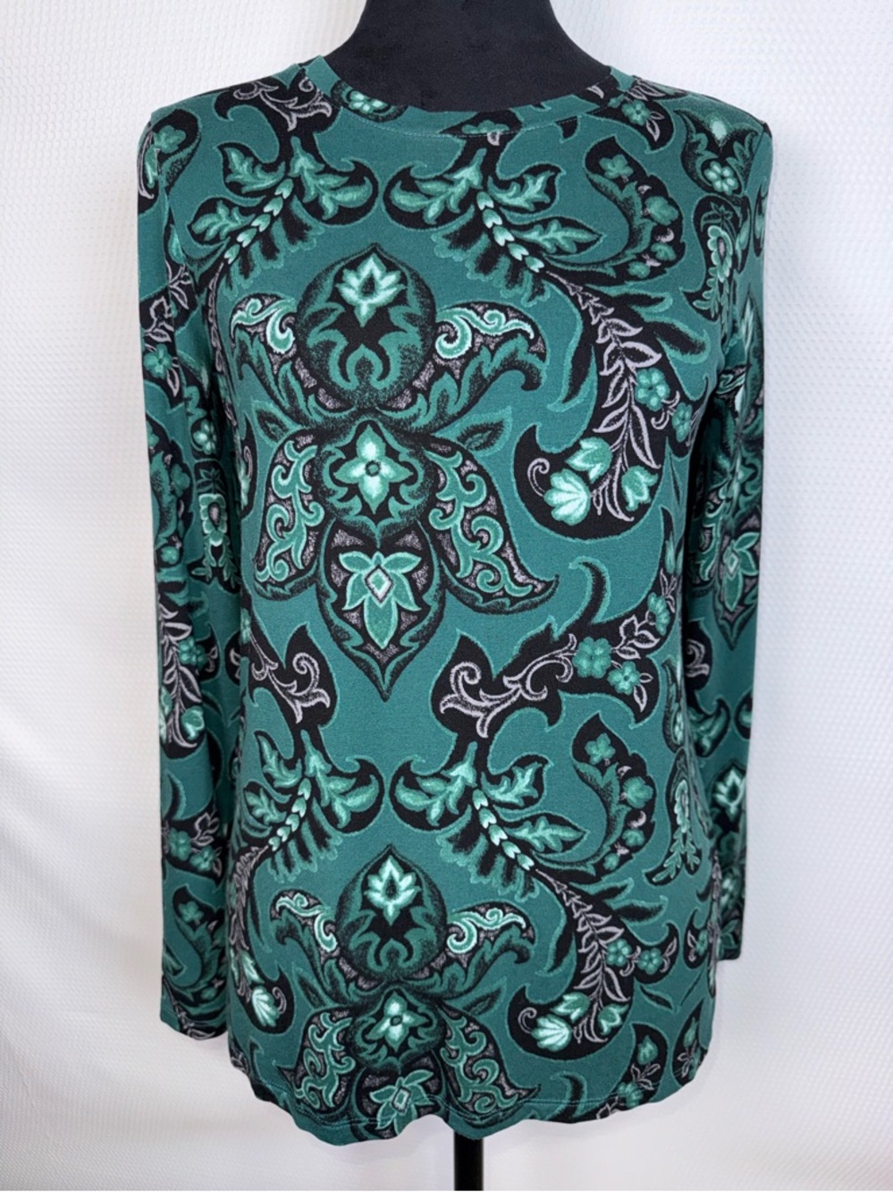 Chico's Women's Touch of Cool Paisley Long Sleeve Top Sz Small (0) Green Black